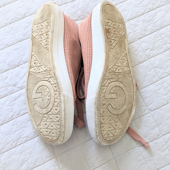 By Guess Sneaker - Picture 5 of 6